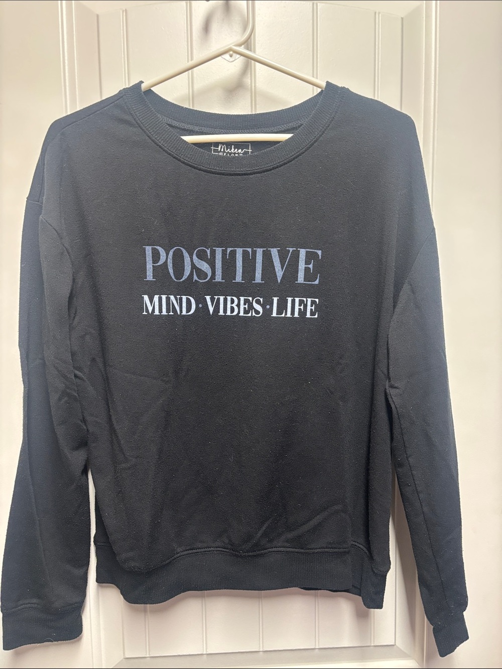Miken Black Crewneck Sweatshirt with Positive Graphic size M